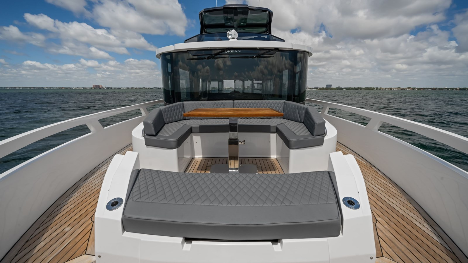 https://arconyachts.ams3.digitaloceanspaces.com/204520/conversions/large_4185943-optimize.jpg