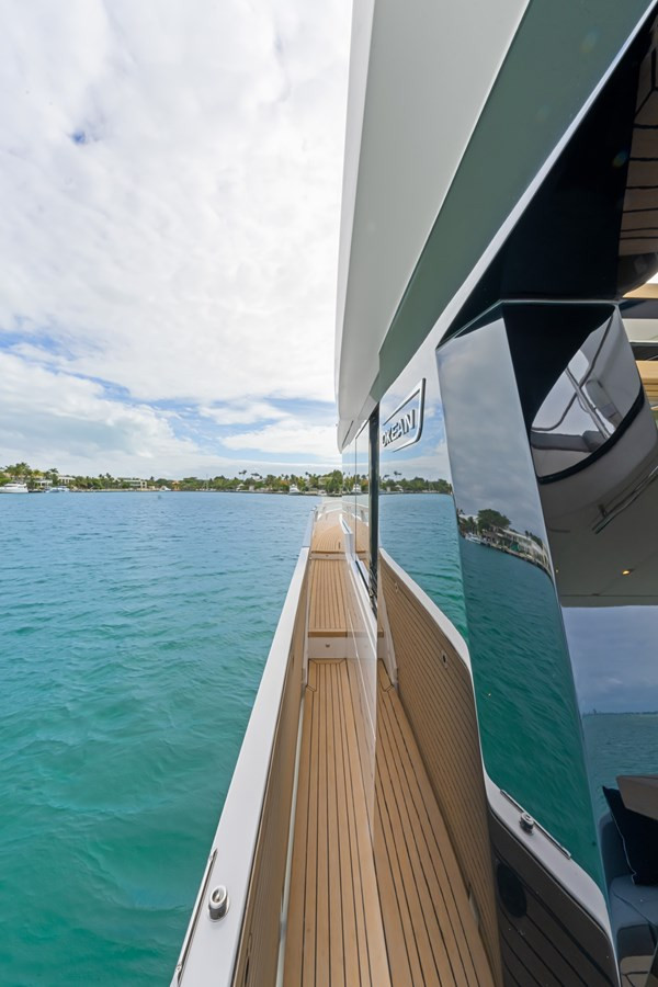 https://arconyachts.ams3.digitaloceanspaces.com/204546/conversions/large_4521090-optimize.jpg