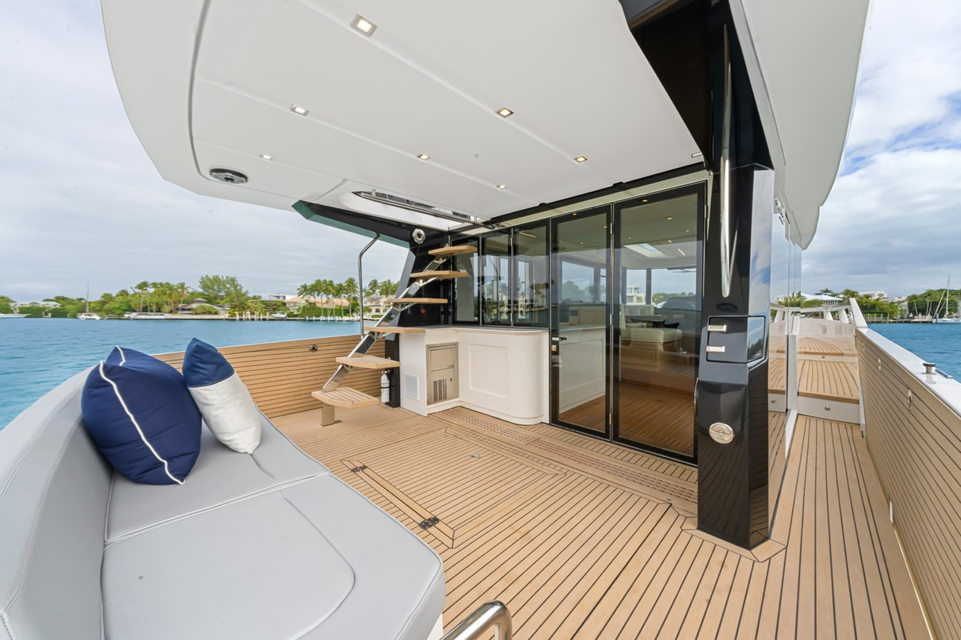 https://arconyachts.ams3.digitaloceanspaces.com/204547/conversions/large_4521091-optimize.jpg