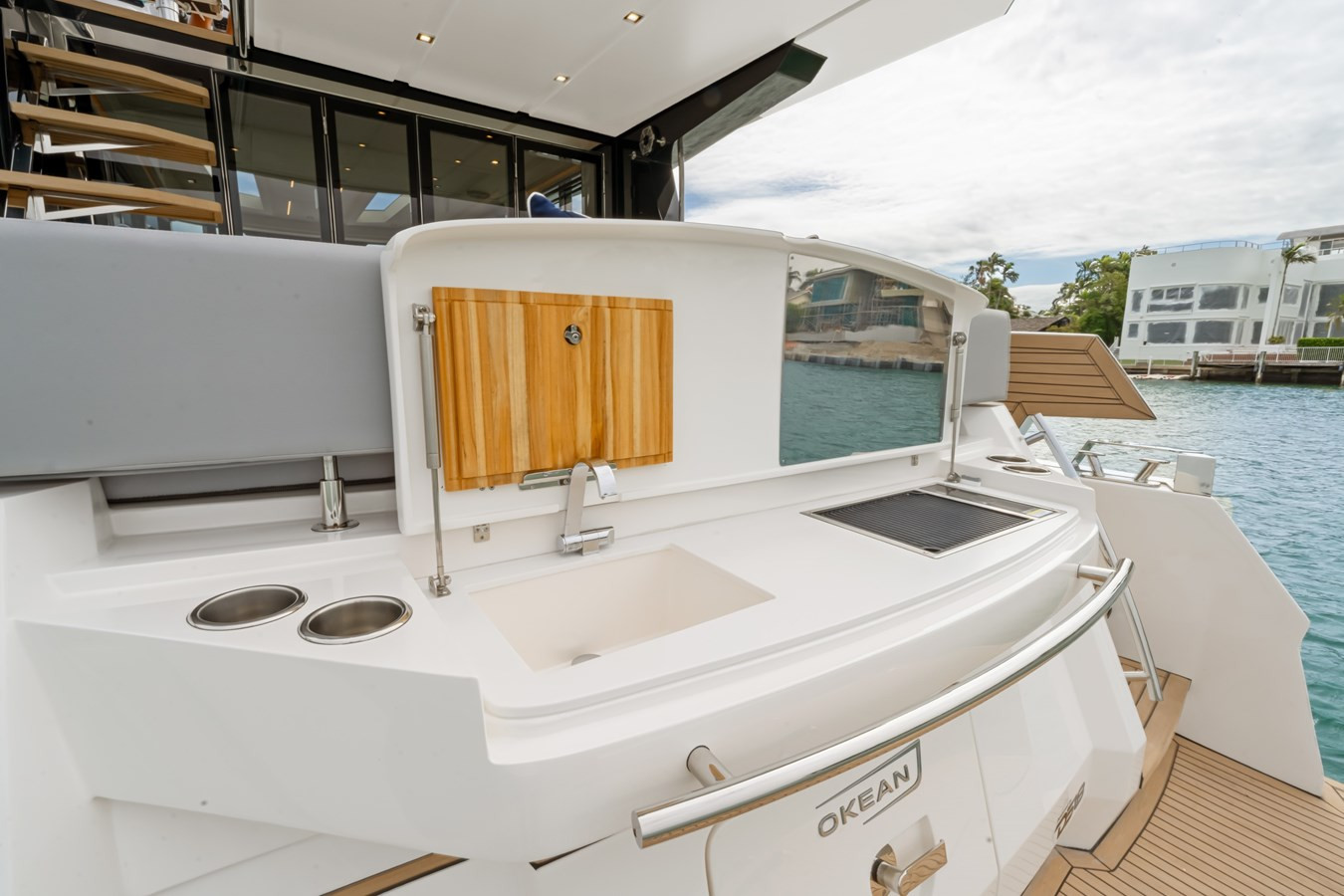 https://arconyachts.ams3.digitaloceanspaces.com/204555/conversions/large_4521095-optimize.jpg