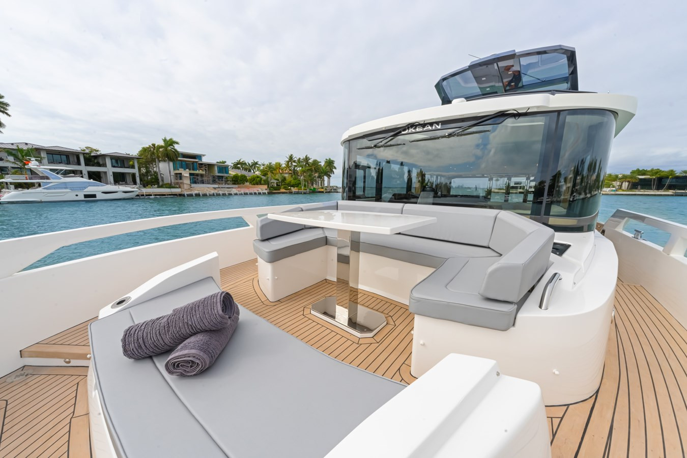https://arconyachts.ams3.digitaloceanspaces.com/204565/conversions/large_4521101-optimize.jpg