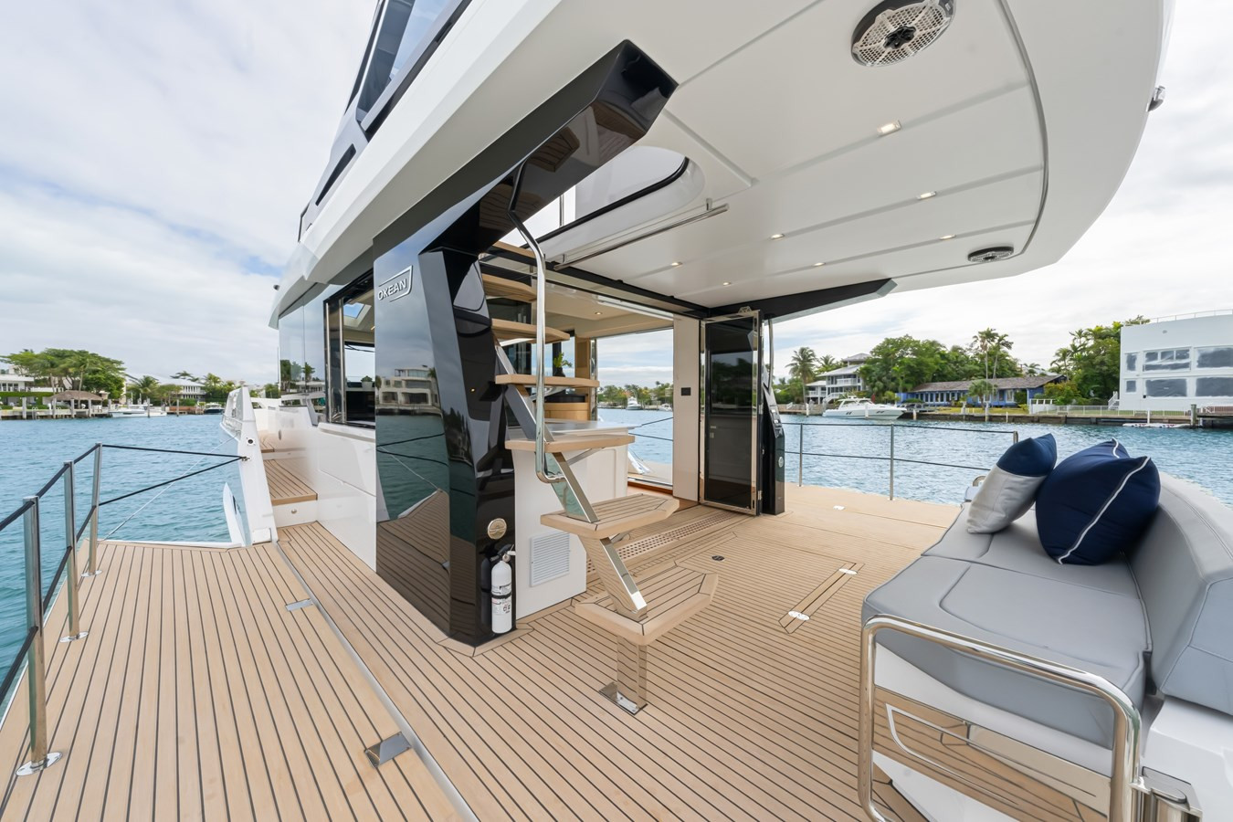 https://arconyachts.ams3.digitaloceanspaces.com/204574/conversions/large_4521106-optimize.jpg