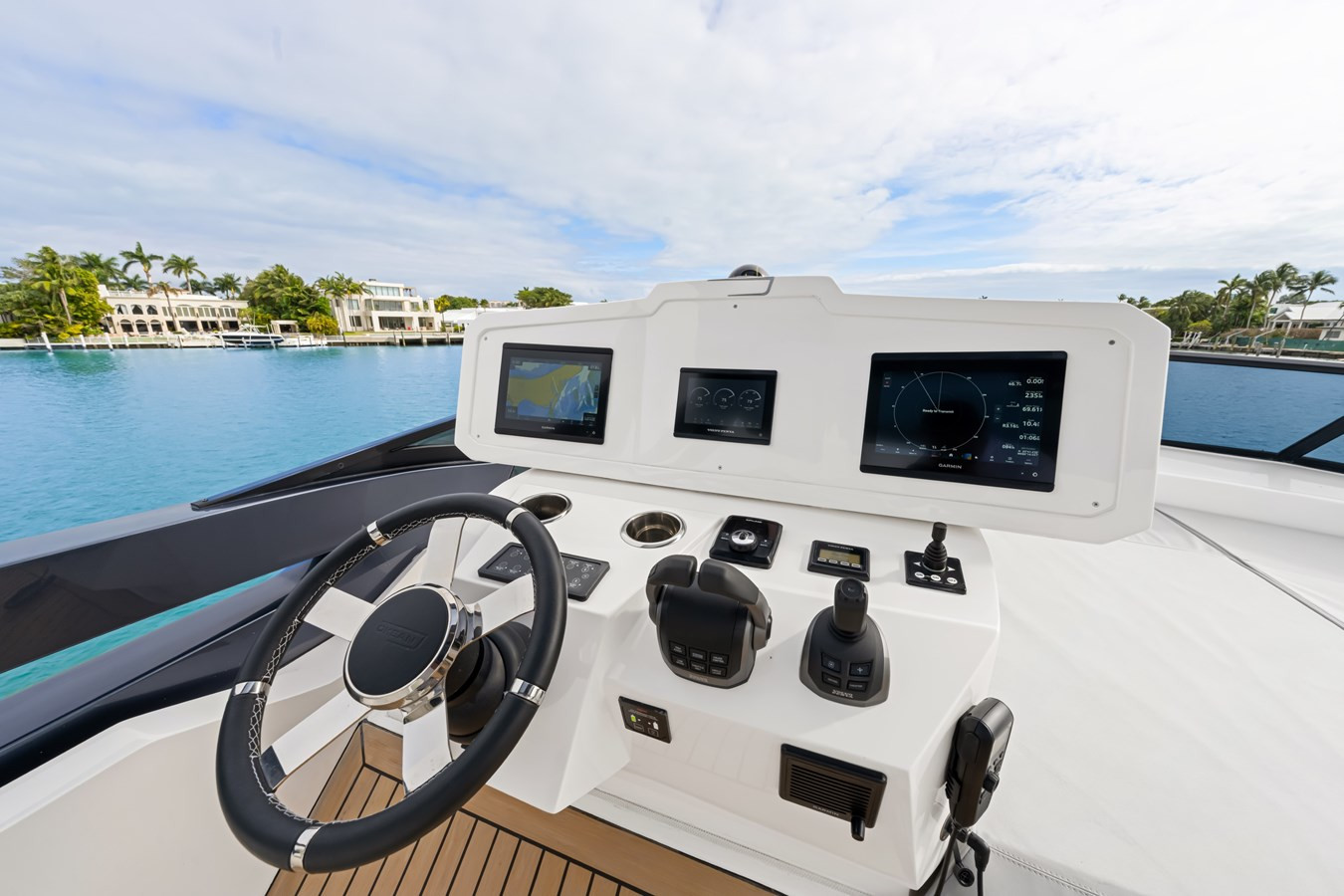 https://arconyachts.ams3.digitaloceanspaces.com/204588/conversions/large_4521117-optimize.jpg