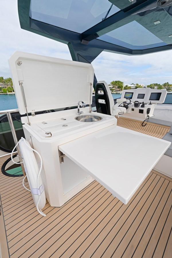 https://arconyachts.ams3.digitaloceanspaces.com/204598/conversions/large_4521122-optimize.jpg