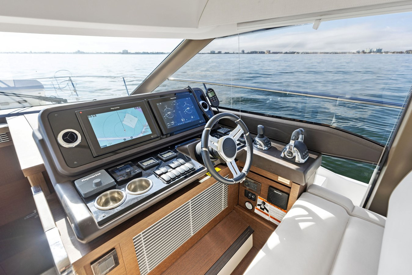 https://arconyachts.ams3.digitaloceanspaces.com/204601/conversions/large_4509526-optimize.jpg