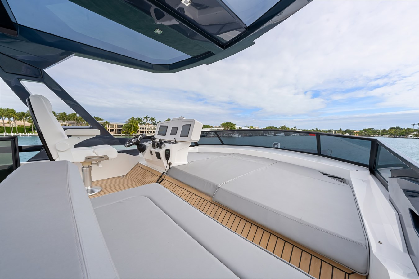 https://arconyachts.ams3.digitaloceanspaces.com/204603/conversions/large_4521125-optimize.jpg