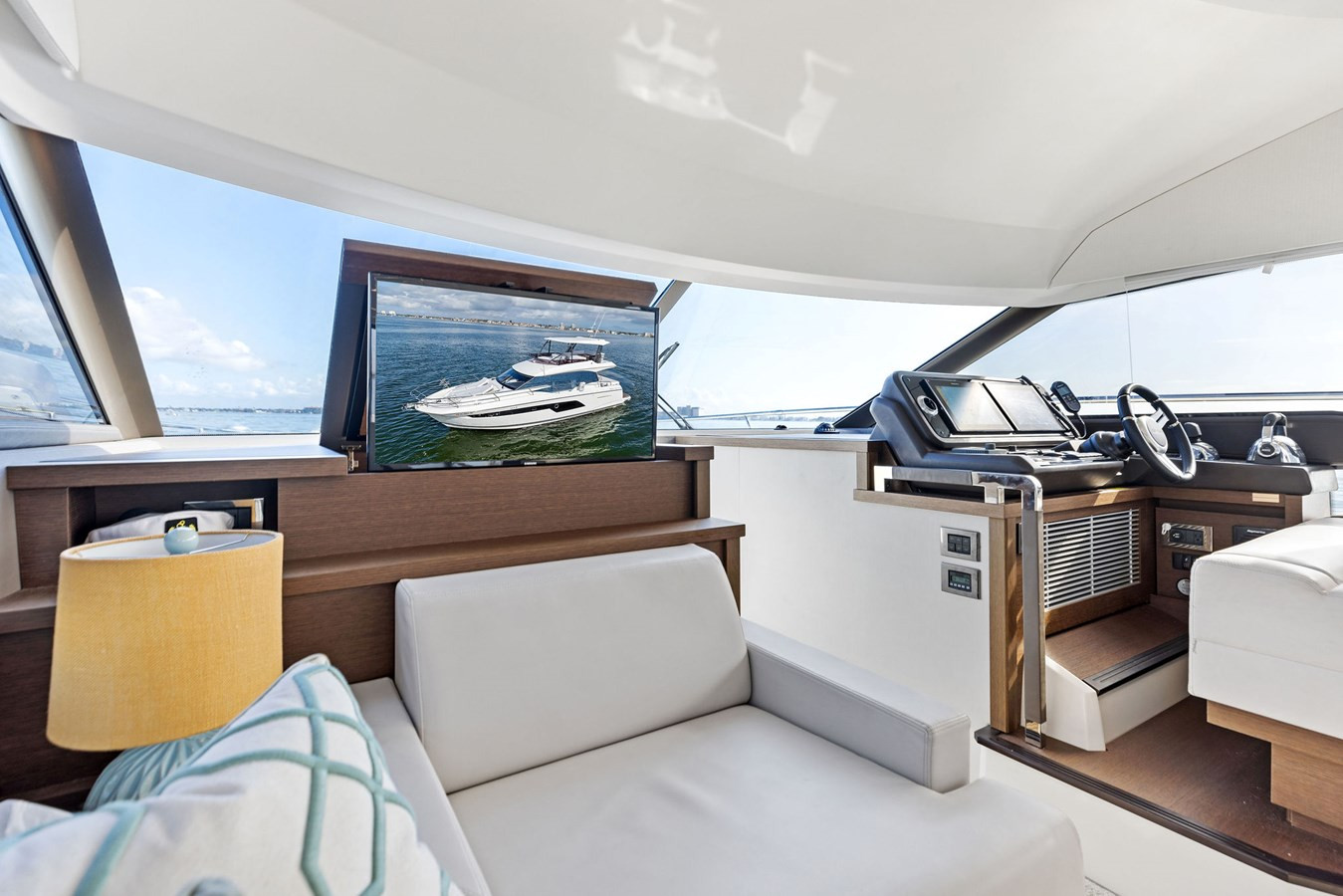 https://arconyachts.ams3.digitaloceanspaces.com/204613/conversions/large_4509535-optimize.jpg