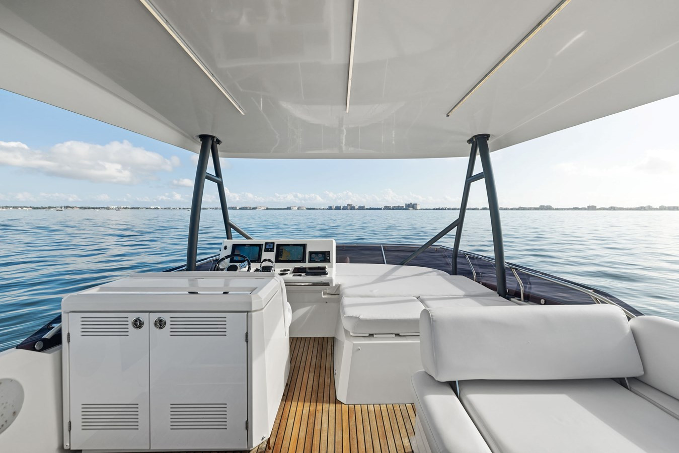 https://arconyachts.ams3.digitaloceanspaces.com/204618/conversions/large_4509540-optimize.jpg