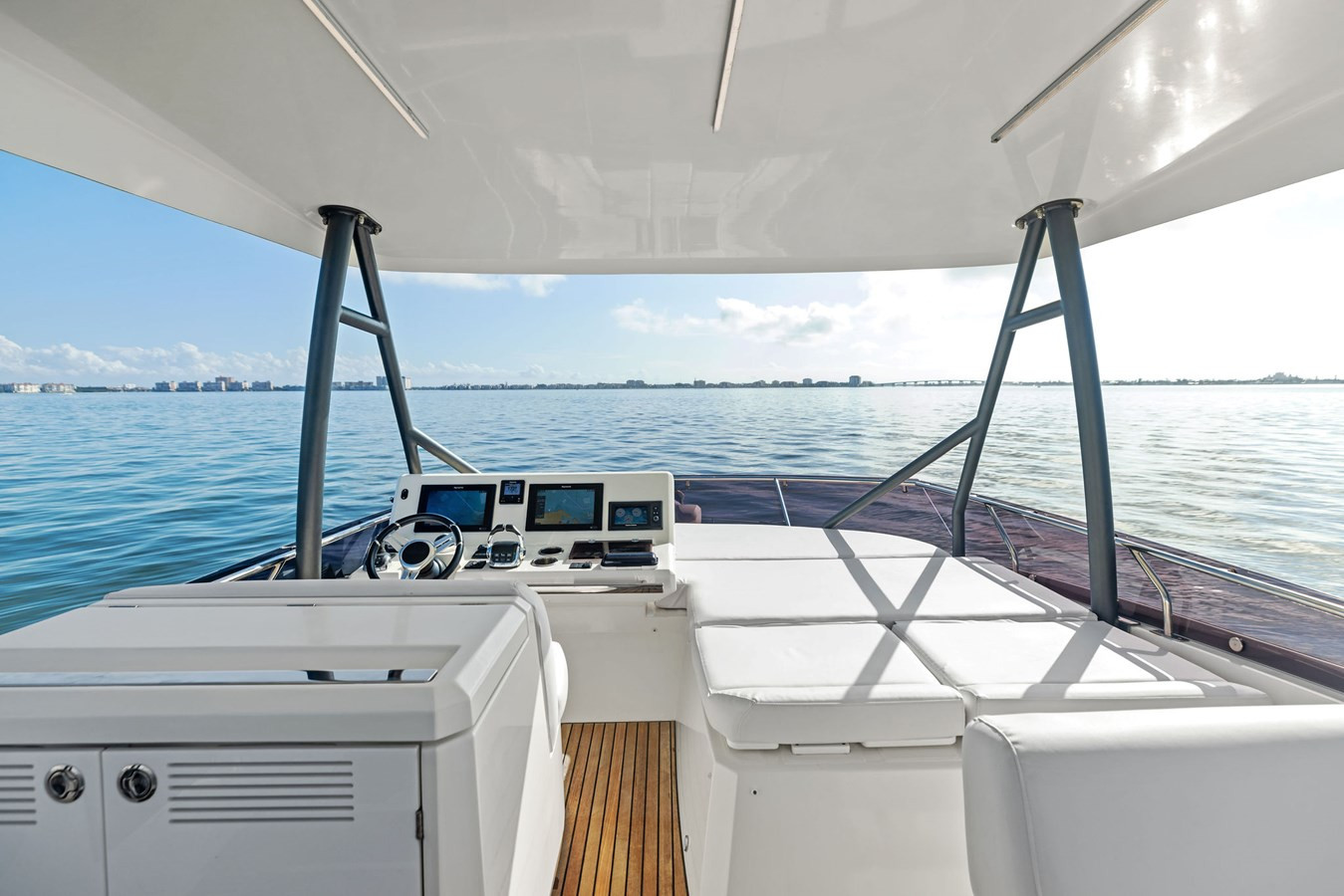 https://arconyachts.ams3.digitaloceanspaces.com/204624/conversions/large_4509545-optimize.jpg