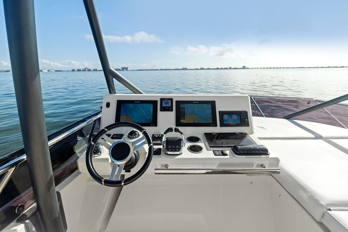 https://arconyachts.ams3.digitaloceanspaces.com/204635/conversions/large_4509551-optimize.jpg