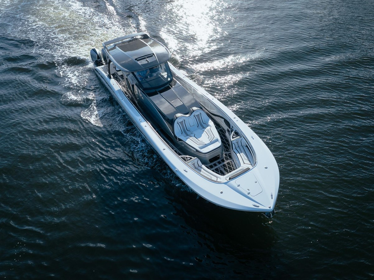 https://arconyachts.ams3.digitaloceanspaces.com/205075/conversions/large_4241819-optimize.jpg