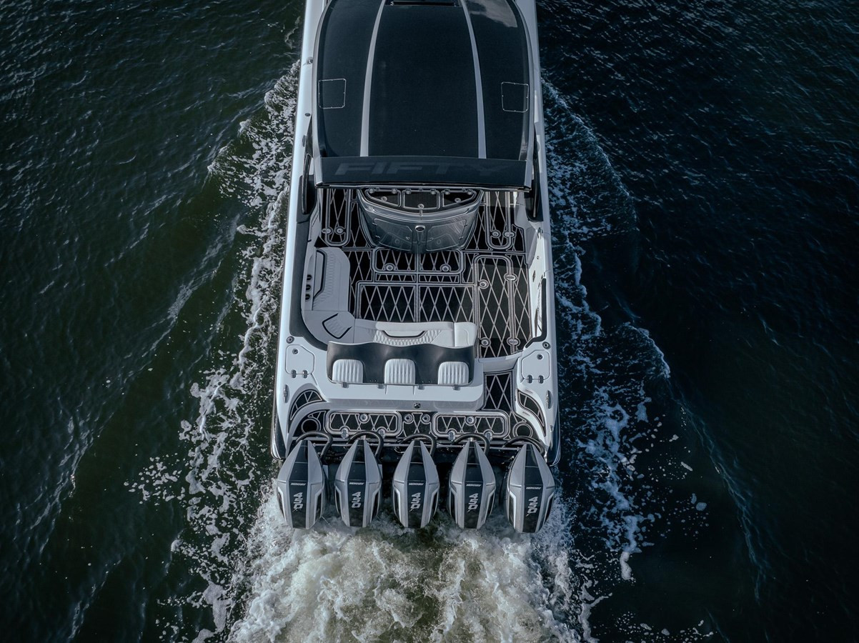 https://arconyachts.ams3.digitaloceanspaces.com/205084/conversions/large_4241824-optimize.jpg