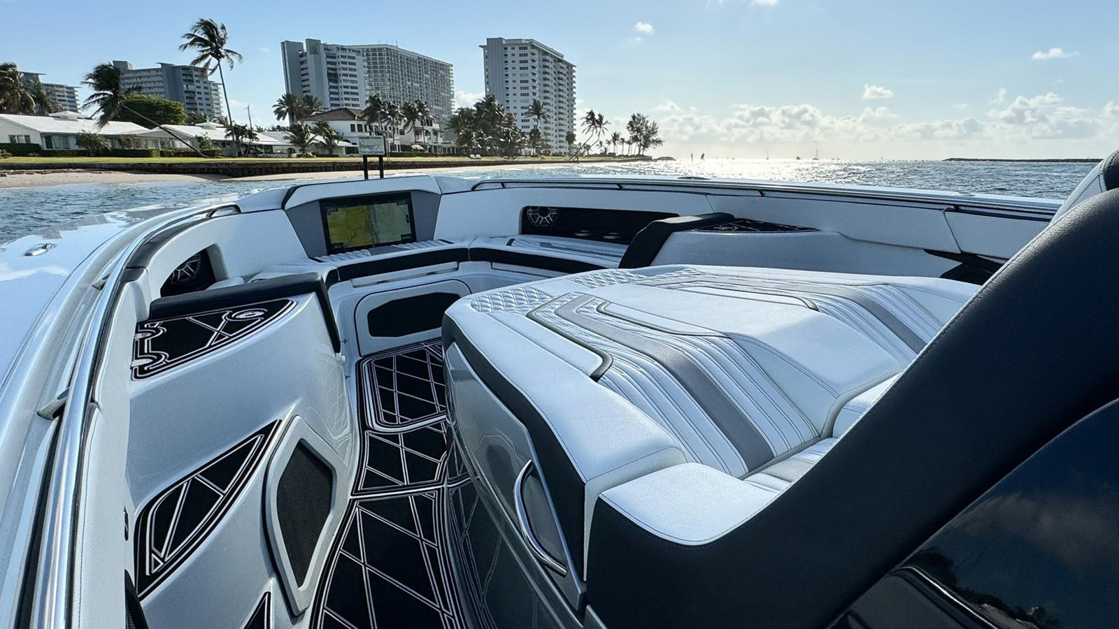 https://arconyachts.ams3.digitaloceanspaces.com/205110/conversions/large_4241837-optimize.jpg