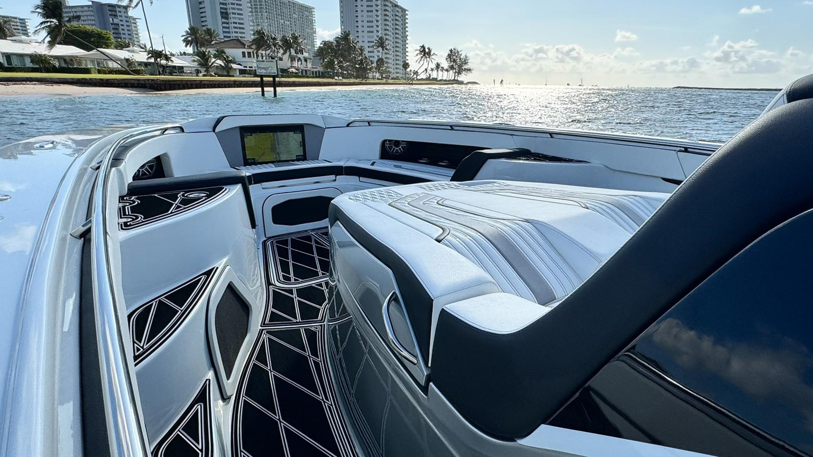 https://arconyachts.ams3.digitaloceanspaces.com/205119/conversions/large_4243121-optimize.jpg