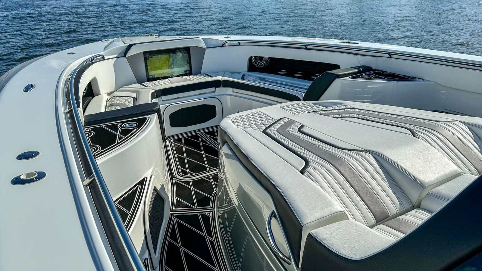 https://arconyachts.ams3.digitaloceanspaces.com/205139/conversions/large_4243131-optimize.jpg