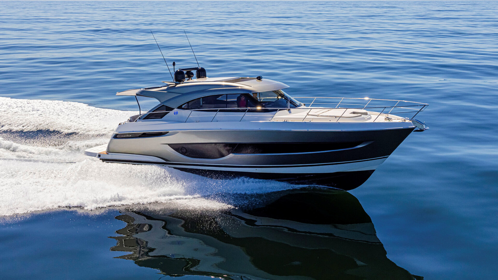 4600 SPORT YACHT