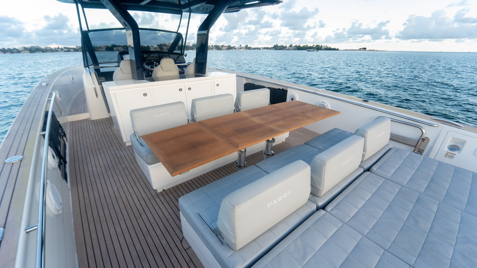 https://arconyachts.ams3.digitaloceanspaces.com/206335/conversions/large_4860042-optimize.jpg