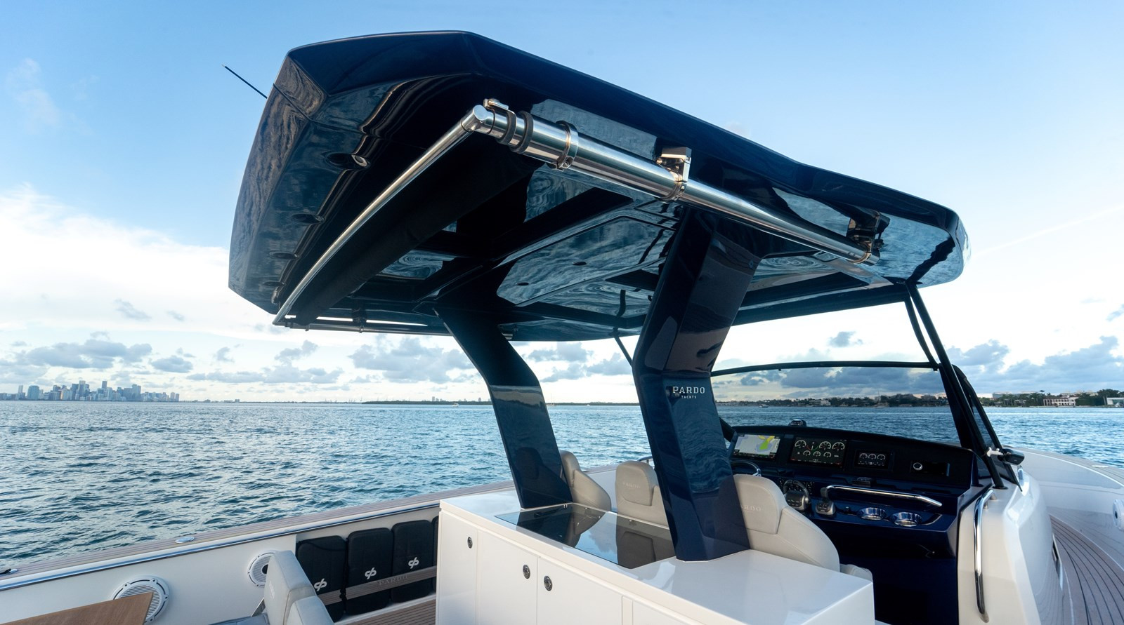 https://arconyachts.ams3.digitaloceanspaces.com/206352/conversions/large_4860065-optimize.jpg