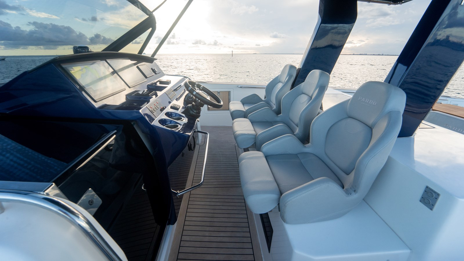 https://arconyachts.ams3.digitaloceanspaces.com/206358/conversions/large_4860069-optimize.jpg