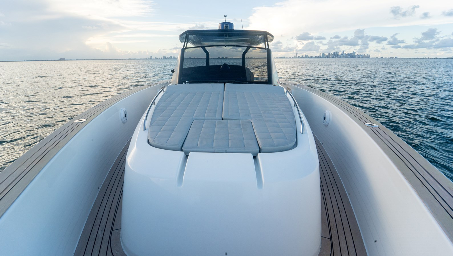 https://arconyachts.ams3.digitaloceanspaces.com/206366/conversions/large_4860073-optimize.jpg