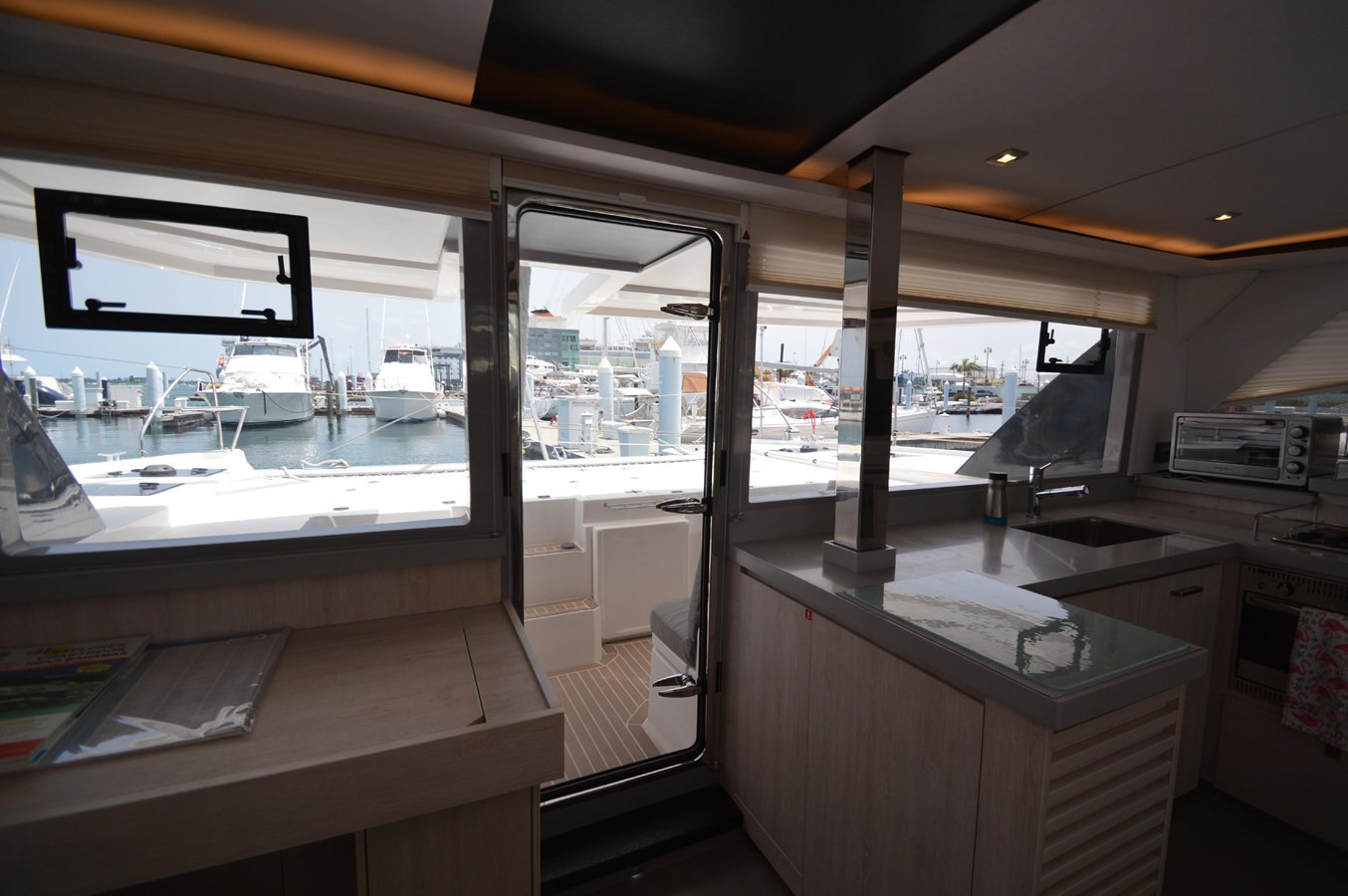 https://arconyachts.ams3.digitaloceanspaces.com/206579/conversions/large_2972992-optimize.jpg