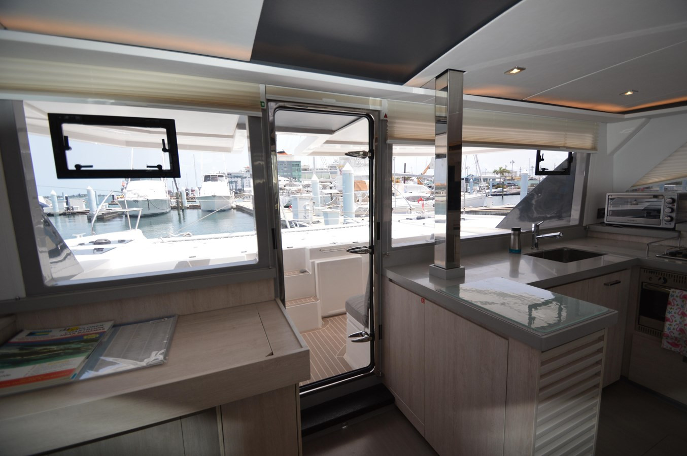 https://arconyachts.ams3.digitaloceanspaces.com/206582/conversions/large_2972993-optimize.jpg