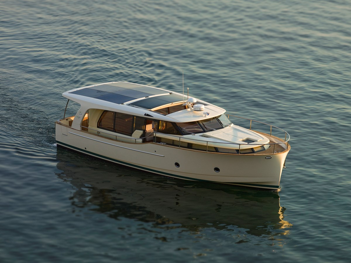 GREENLINE 40 HYBRID YACHT 