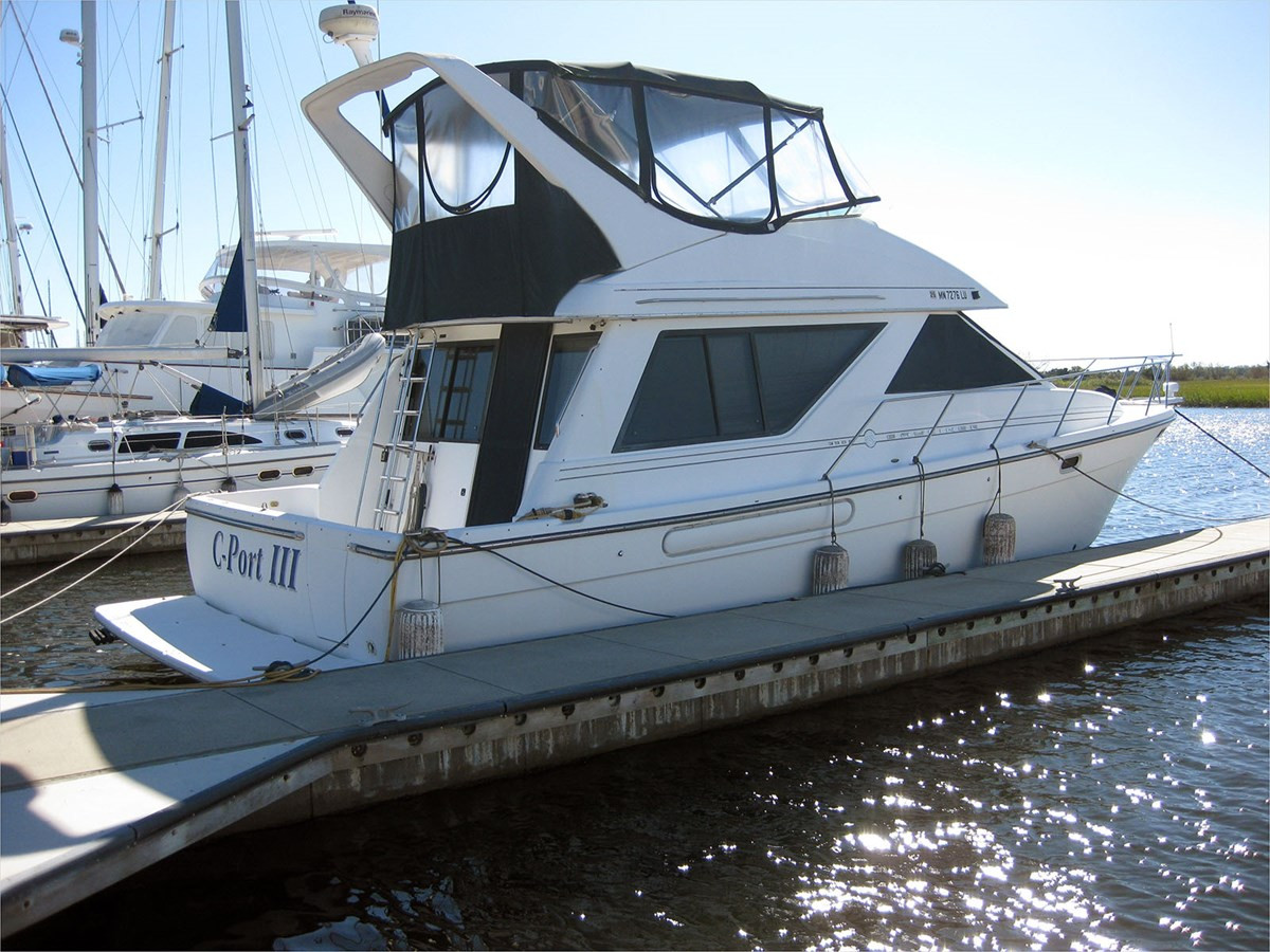 39' BAYLINER 2001 3988 COMMAND BRIDGE