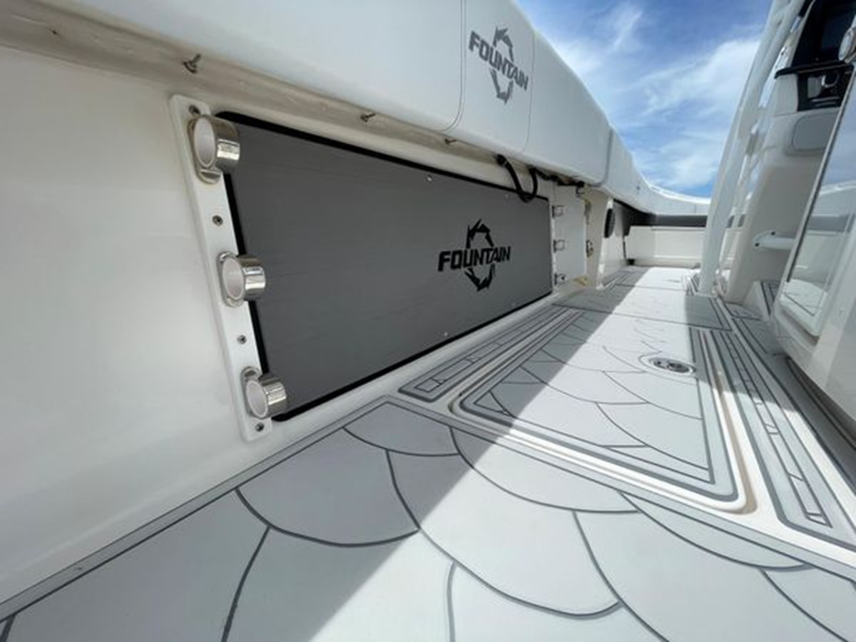 https://arconyachts.ams3.digitaloceanspaces.com/208972/conversions/large_3940252-optimize.jpg