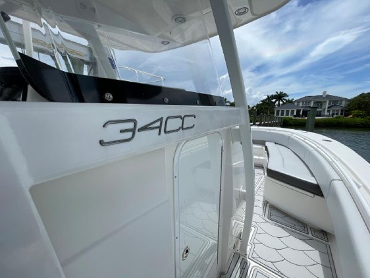 https://arconyachts.ams3.digitaloceanspaces.com/208977/conversions/large_3940254-optimize.jpg