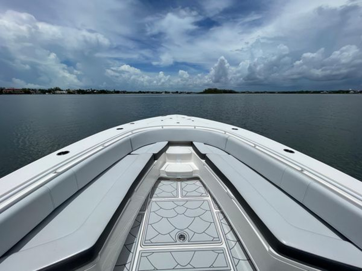 https://arconyachts.ams3.digitaloceanspaces.com/208985/conversions/large_3940259-optimize.jpg