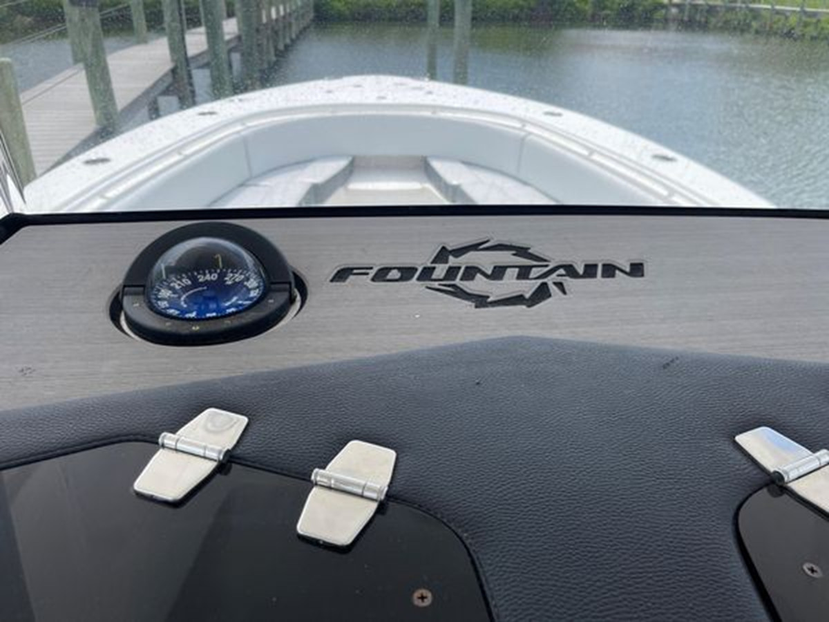 https://arconyachts.ams3.digitaloceanspaces.com/209013/conversions/large_3940282-optimize.jpg