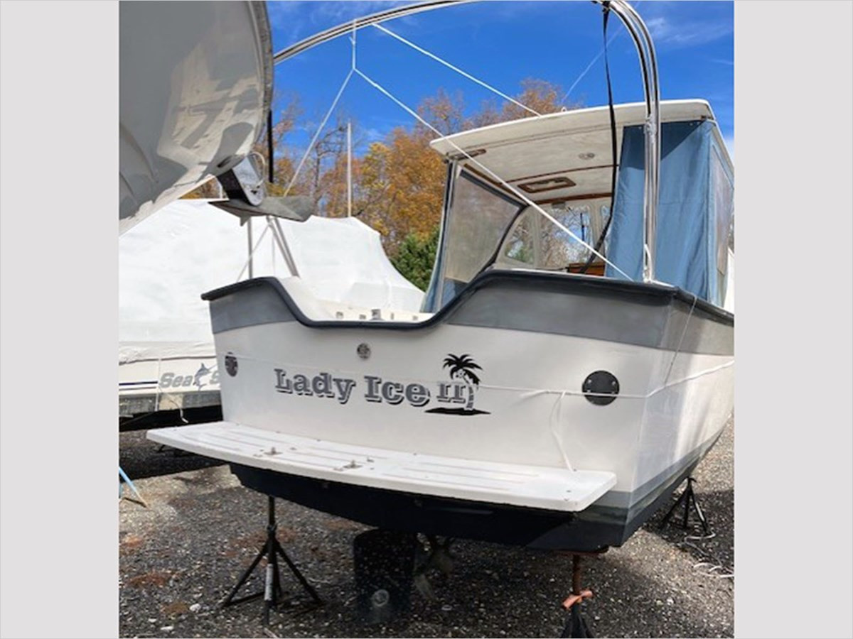 30' LUHRS 1989 ALURA