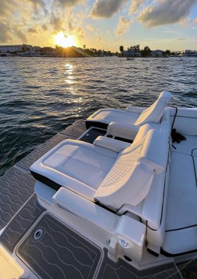 SEA RAY 290 SUNDECK