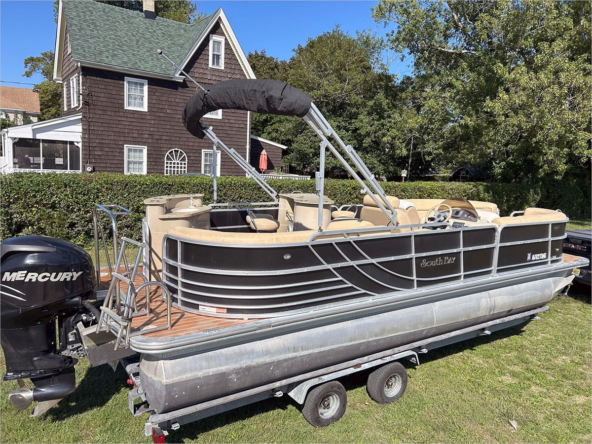 25' SOUTH BAY 2013 524 E