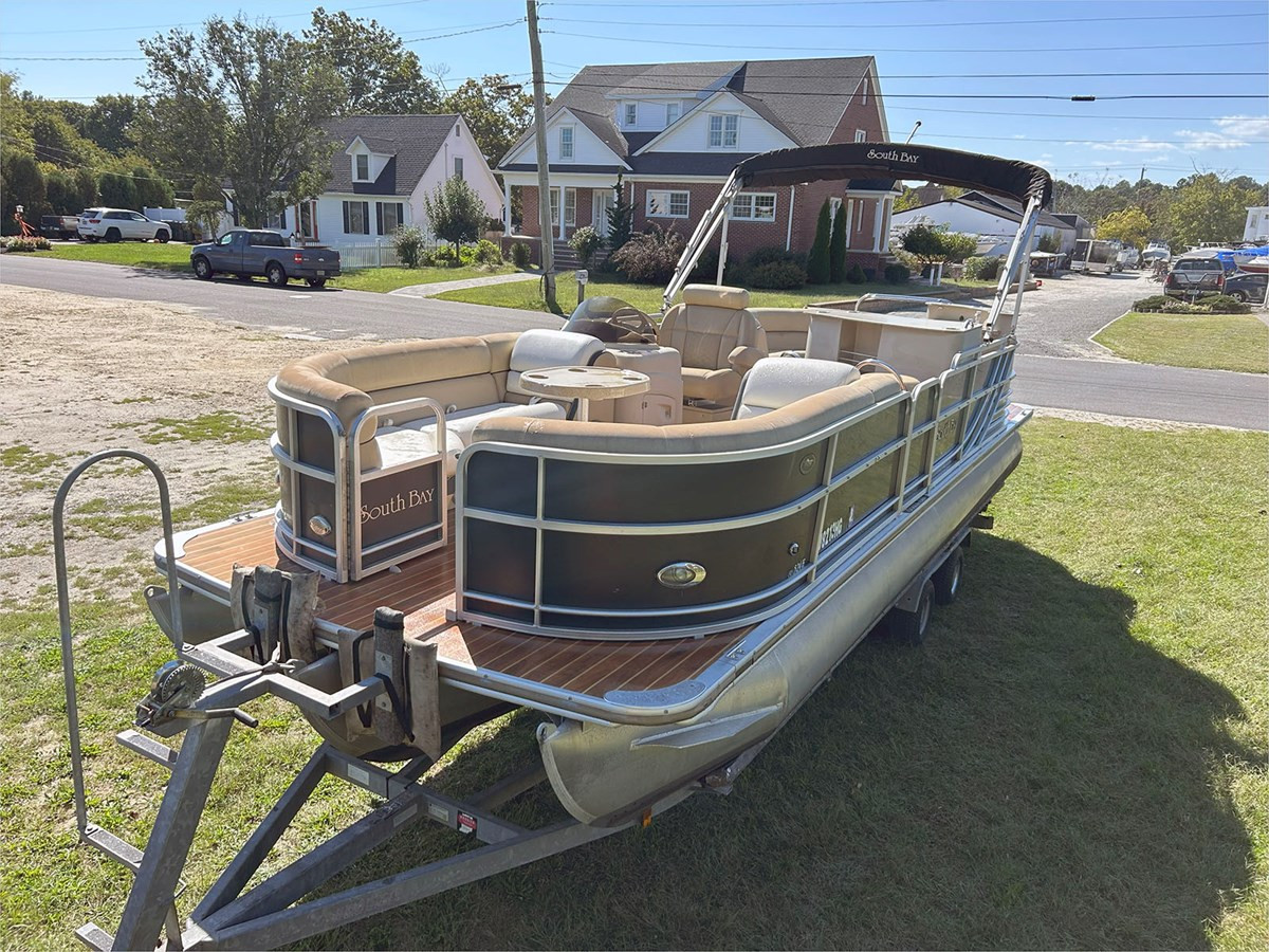 25' SOUTH BAY 2013 524 E