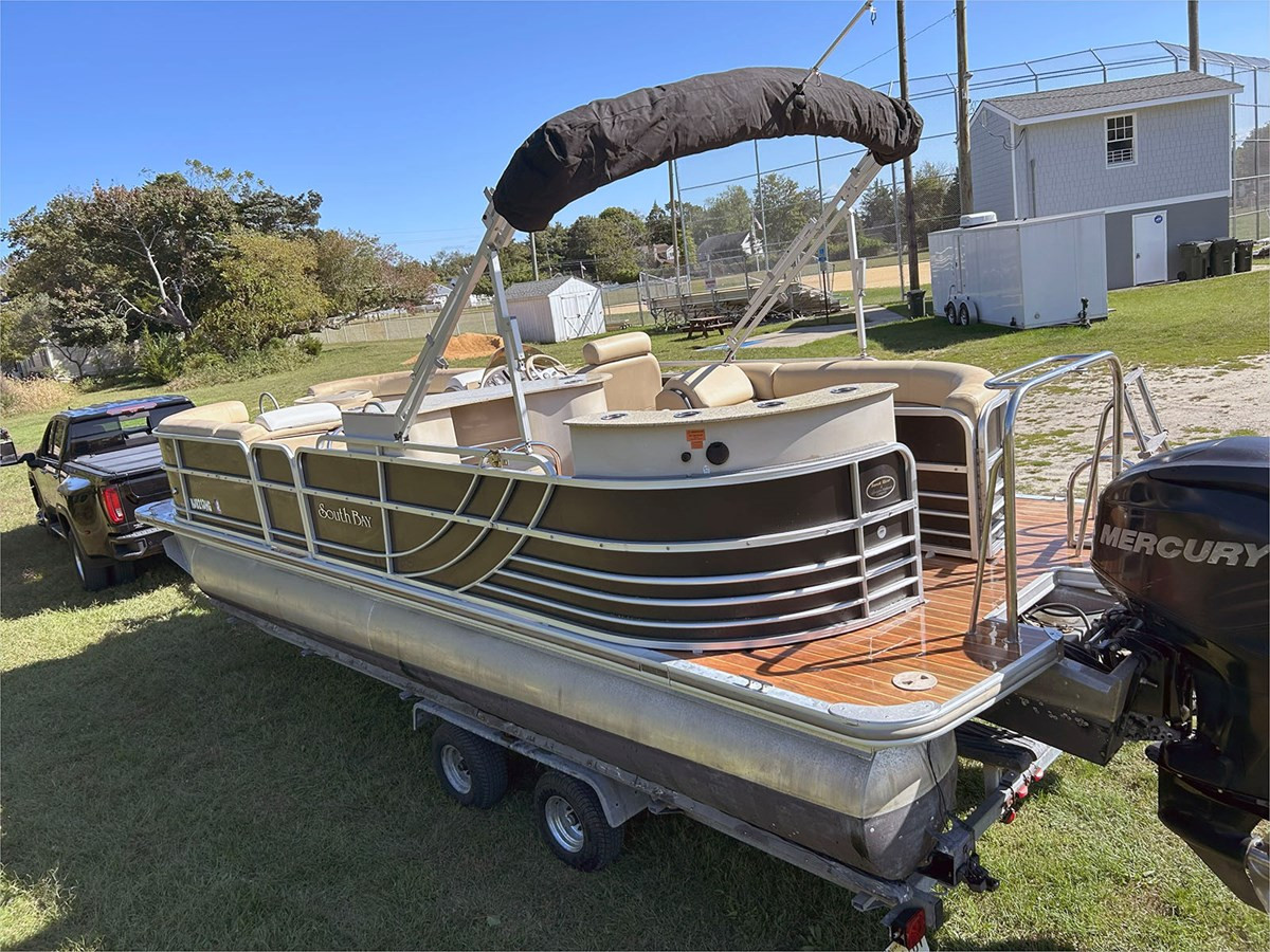 25' SOUTH BAY 2013 524 E