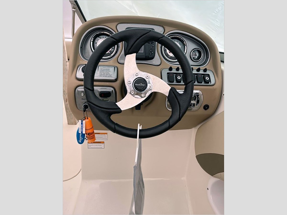 25' NAUTIC STAR 2011 252 SL SPORT DECK