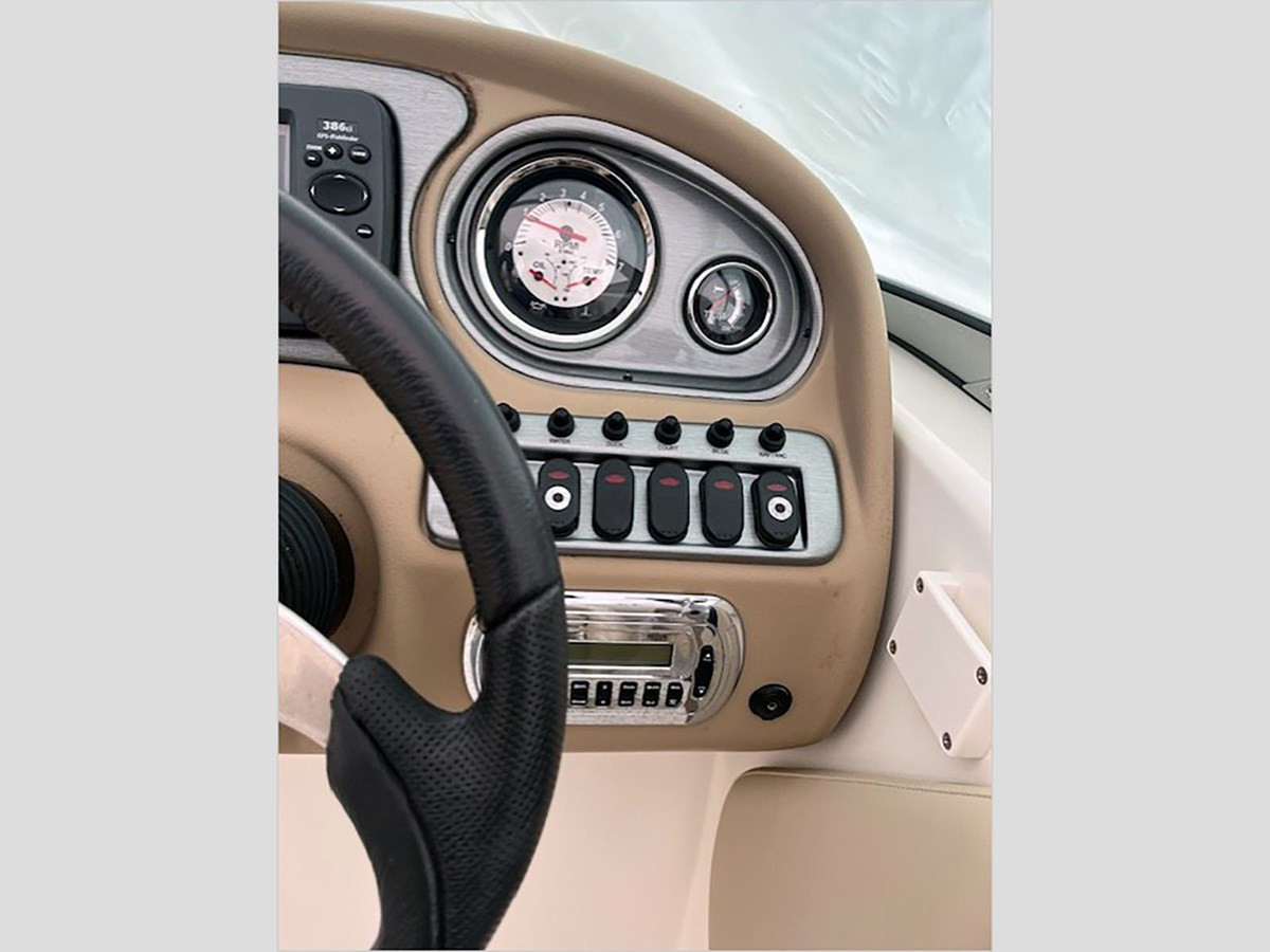 25' NAUTIC STAR 2011 252 SL SPORT DECK