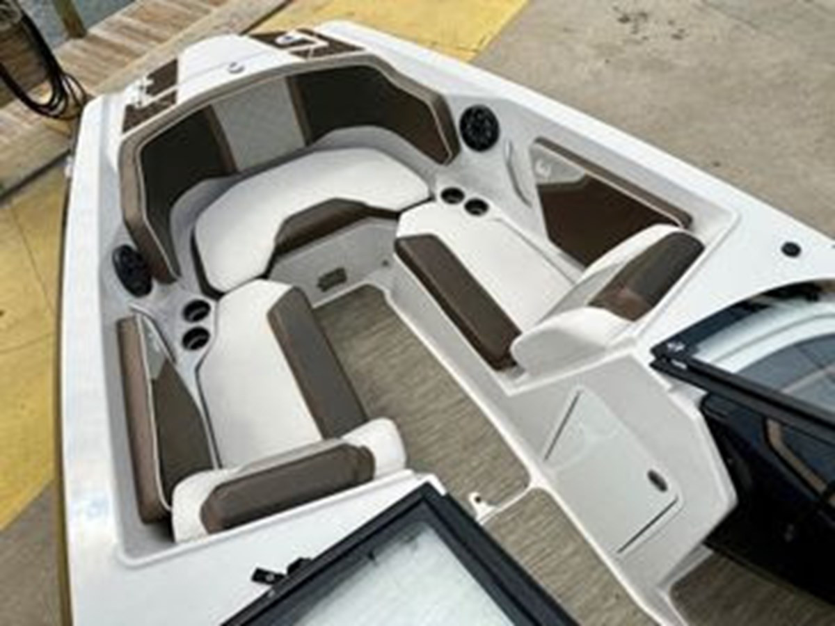 2019 SCARAB 255 ID OPEN