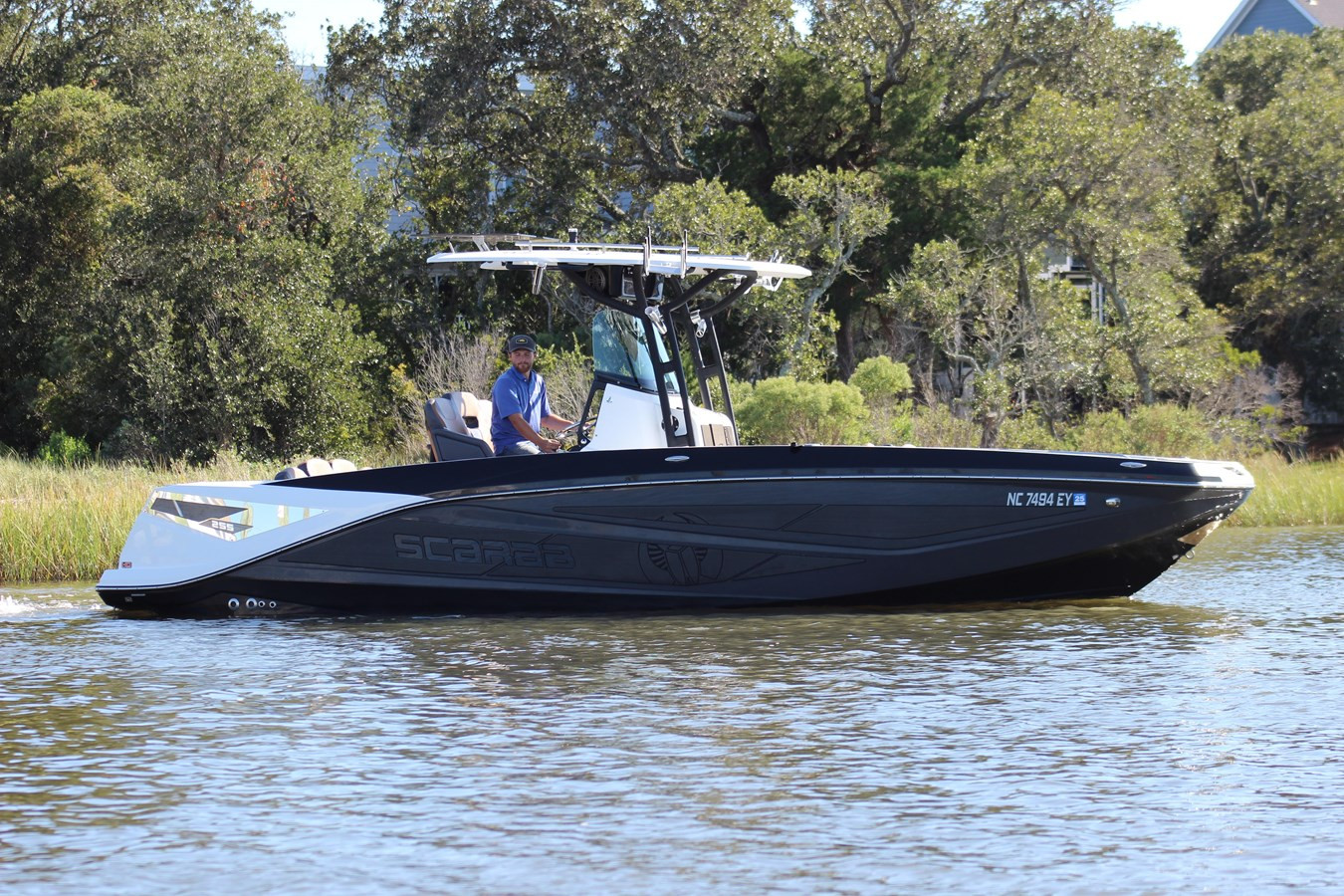 25' SCARAB 255 OPEN ID