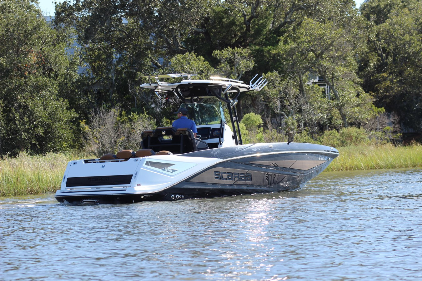 25' SCARAB 255 OPEN ID