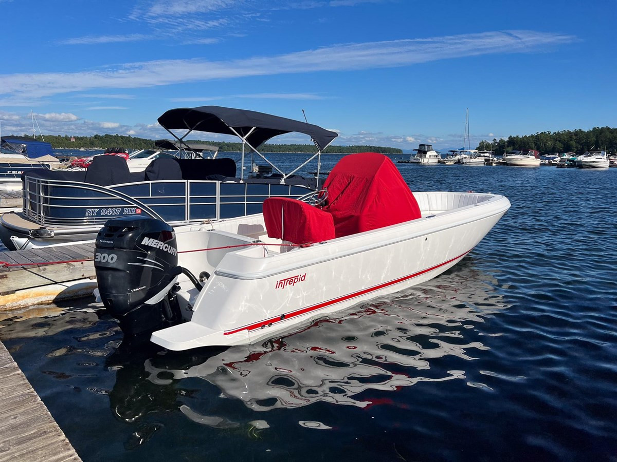 2010 INTREPID 245 CENTER CONSOLE