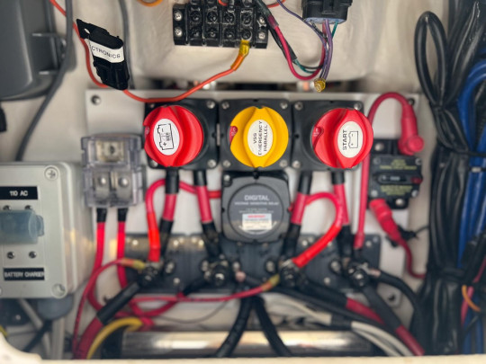 2010 INTREPID 245 CENTER CONSOLE