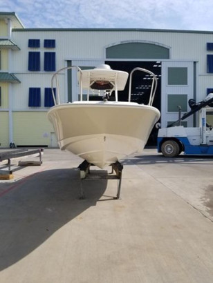 2018 BOSTON WHALER DAUNTLESS 240