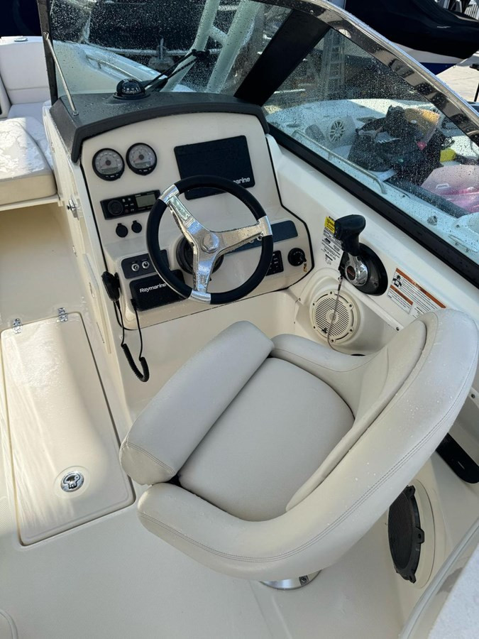 https://arconyachts.ams3.digitaloceanspaces.com/211224/conversions/large_4625064-optimize.jpg