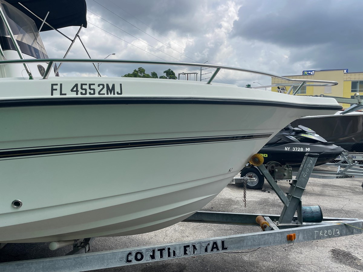 2004 CENTURY 2300 CENTER CONSOLE