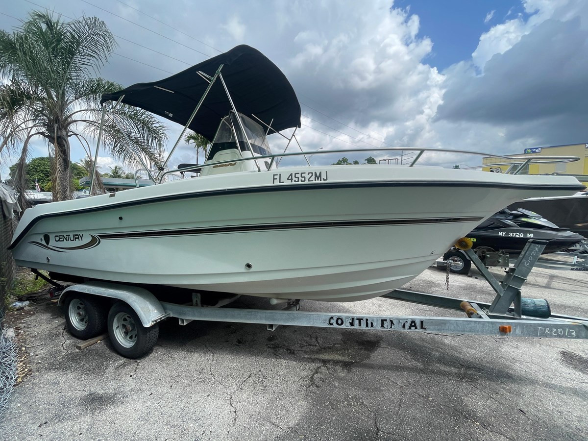 2004 CENTURY 2300 CENTER CONSOLE