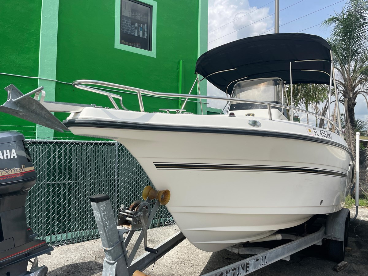 2004 CENTURY 2300 CENTER CONSOLE