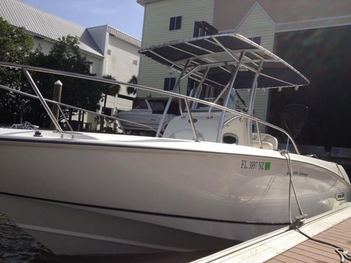 2007 BOSTON WHALER 240 OUTRAGE